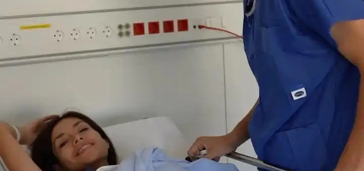 A Mundo Deportivo i Telecinco: Miriam Saavedra es sotmet a una operació de pit