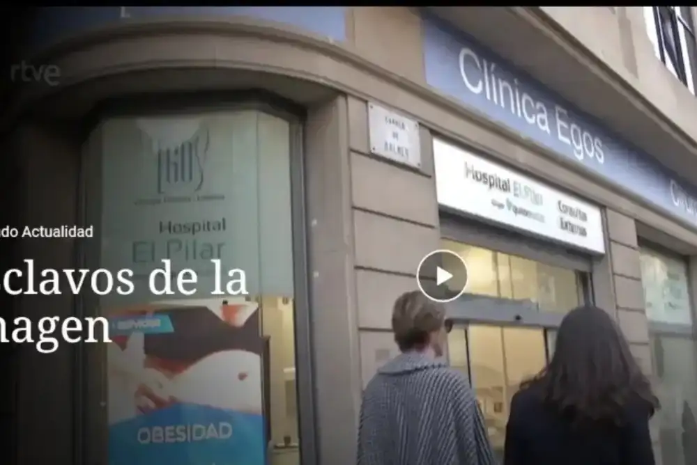 Rtve: Esclavos de la Imagen Erik Putzbach realizandose un Lip Up con el Dr. Tiago