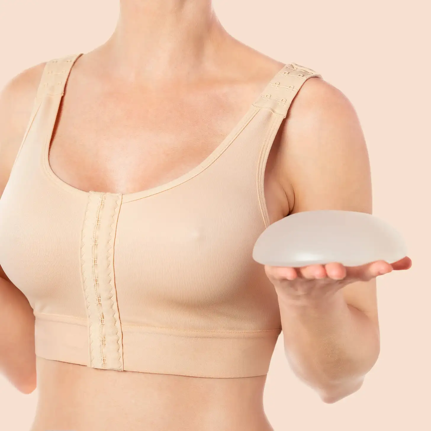 Quins són els factors associats al risc de treure implants de pit?