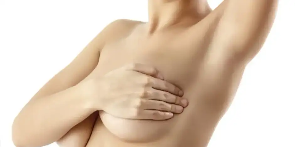 Cómo mejorar la cicatriz de un aumento de pecho