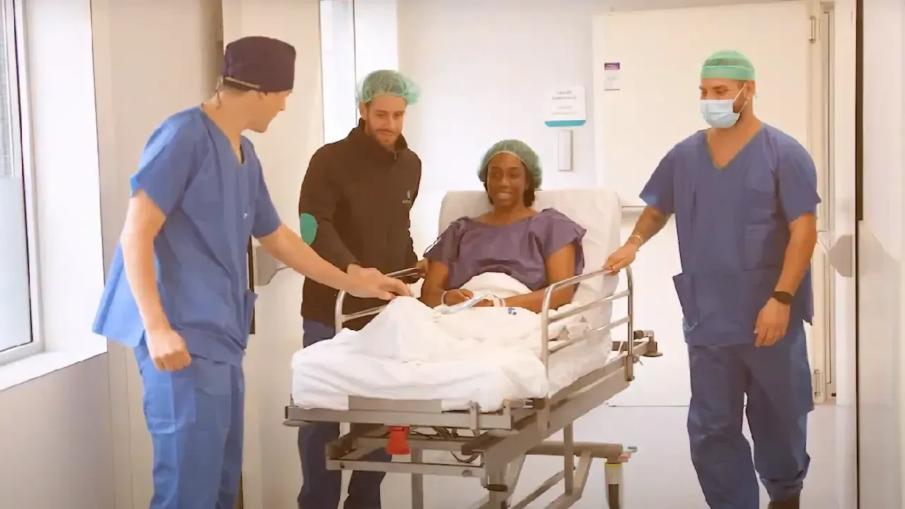  Katheryne canvia la seva vida amb una mastopèxia