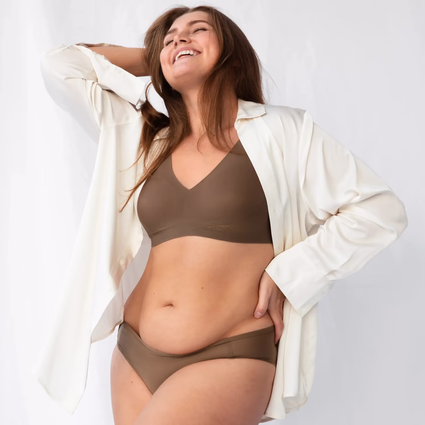 How is the gastric balloon procedure performed?